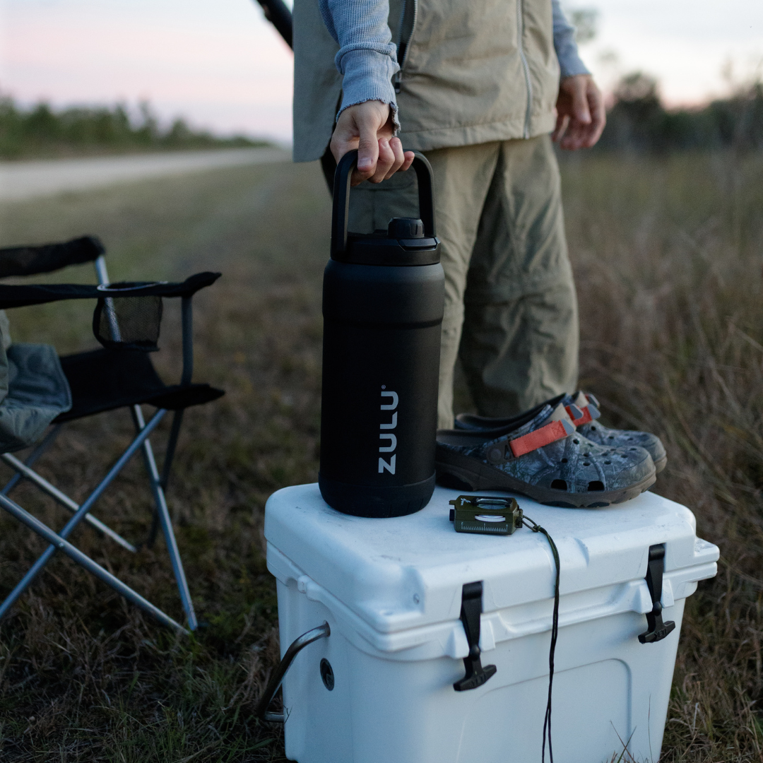 goals-mammoth-101oz-stainless-steel-bottle-u0 GoalsMammothBlackLifestyle.png
